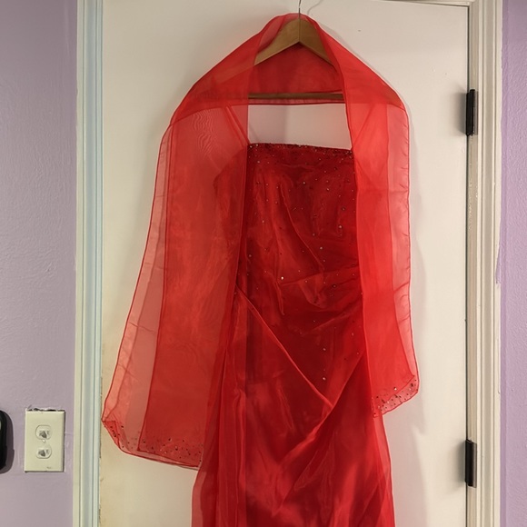 Night Scene Prom Dress - Picture 5 of 7